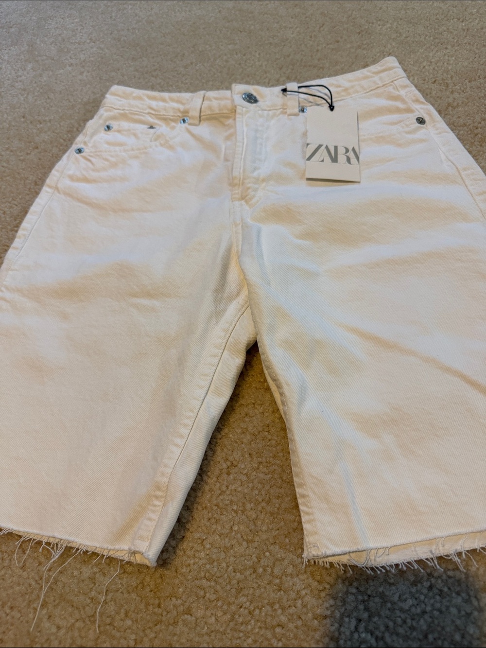 Brand new!!! ZARA White High Rise Raw-Hem Denim Bermuda Shorts size 6